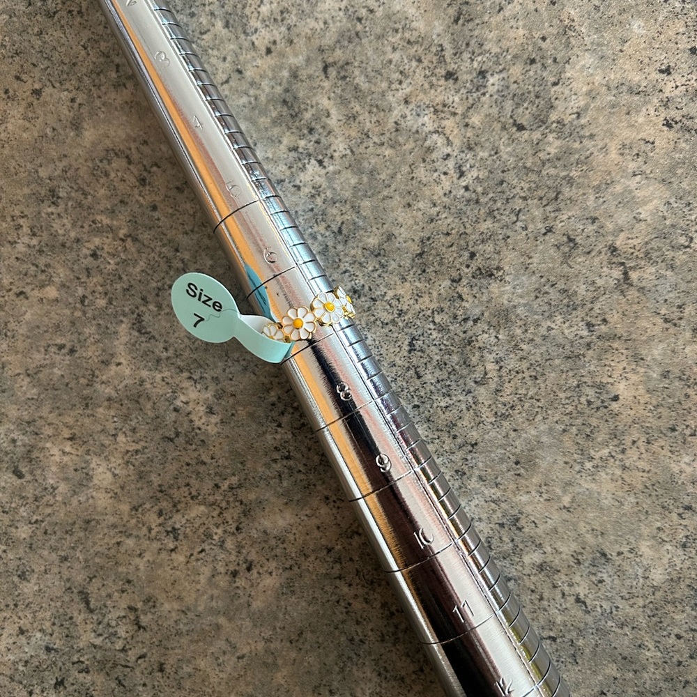 💍 Daisy 925 Ring, Size 7, *Gold* Toned, NWT - Picture 5 of 7